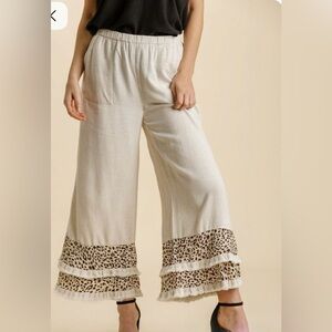Umgee oatmeal animal print ruffle pant linen size Large